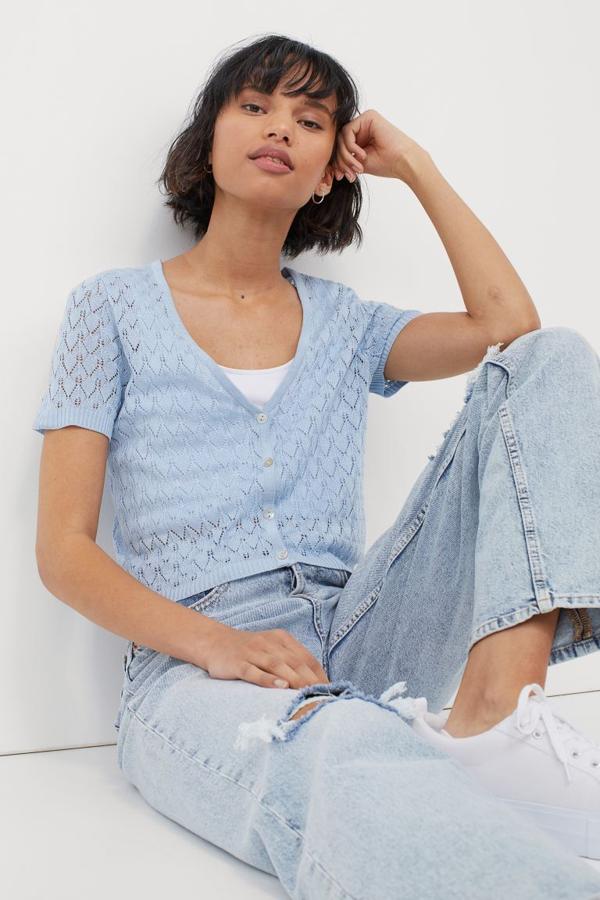 Top de punto en color azul lavanda de H&M (14,99 euros)