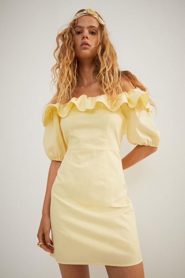 Mini vestido amarillo con mangas abullonadas de H&M (24,99 euros)