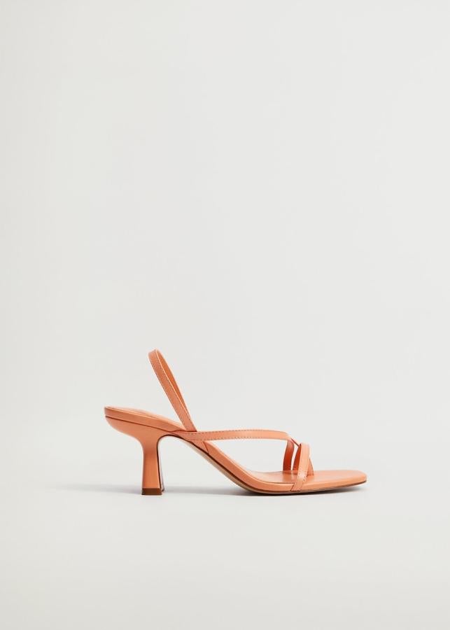 Sandalias en color melocotón con tiras de Mango (39,99 euros)