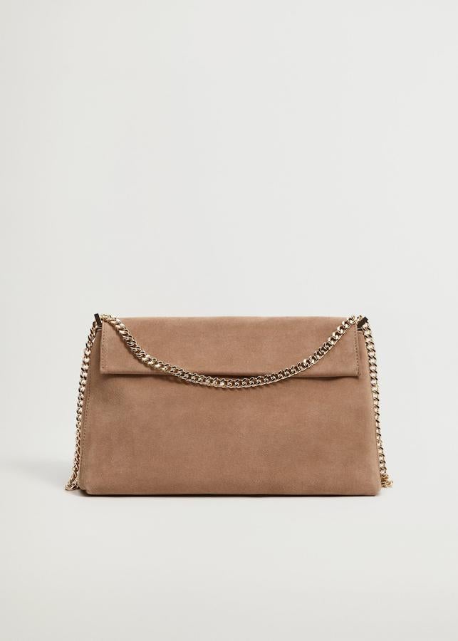 Bolso de ante con cadena metalizada de Mango (39,99 euros)