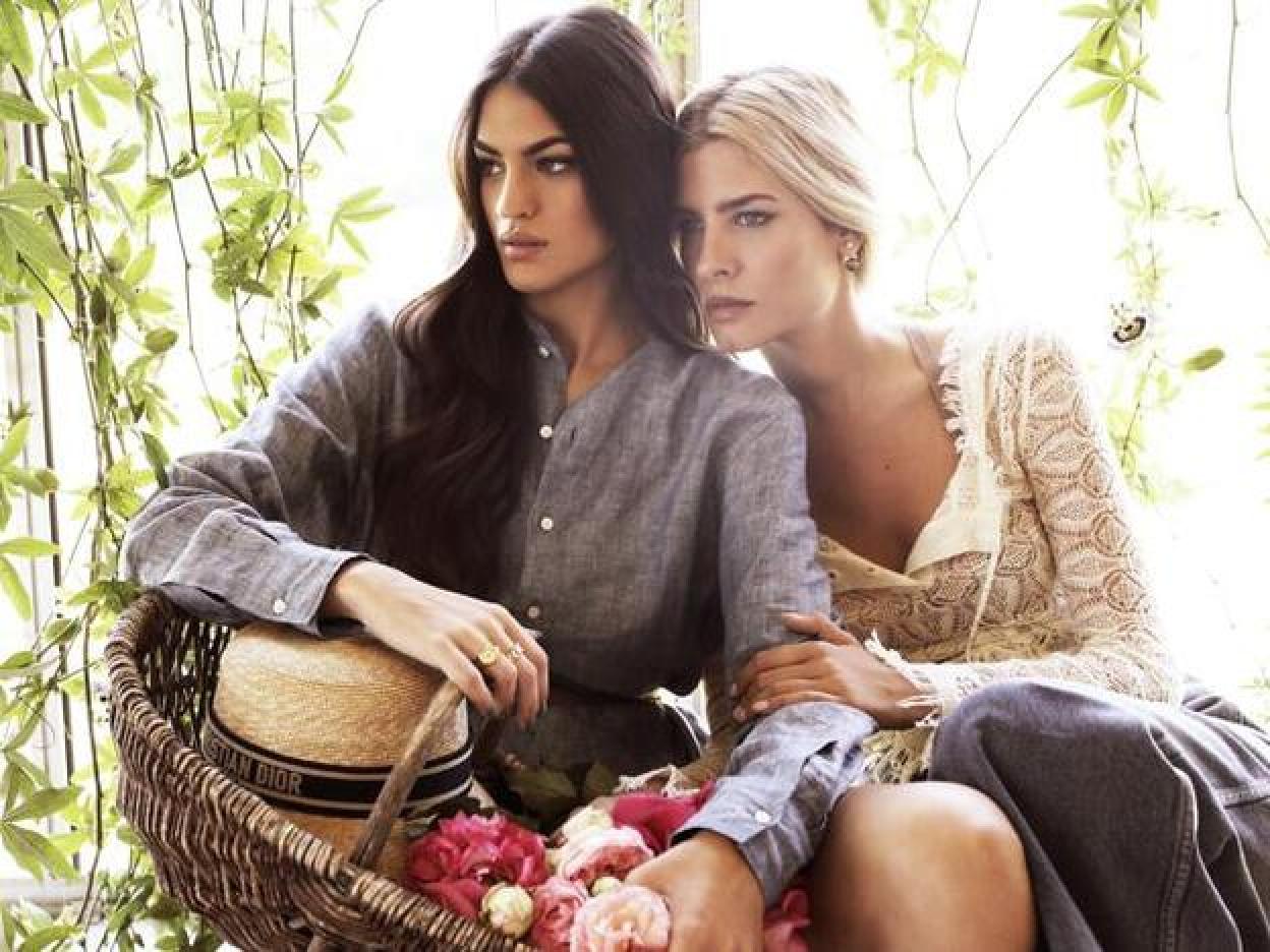Marta Lozano y Teresa Andrés, maquilladas por Carminia Albornoz para @diormakeup, llevan ropa de la colección primavera-verano 2021 de Dior.