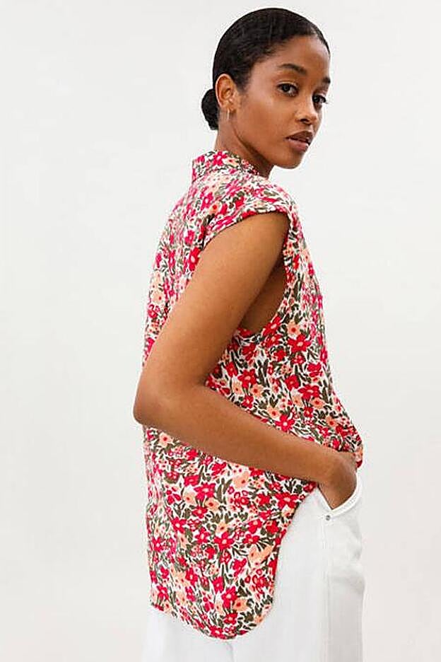 La camisa esta disponible en seis diseños diferentes