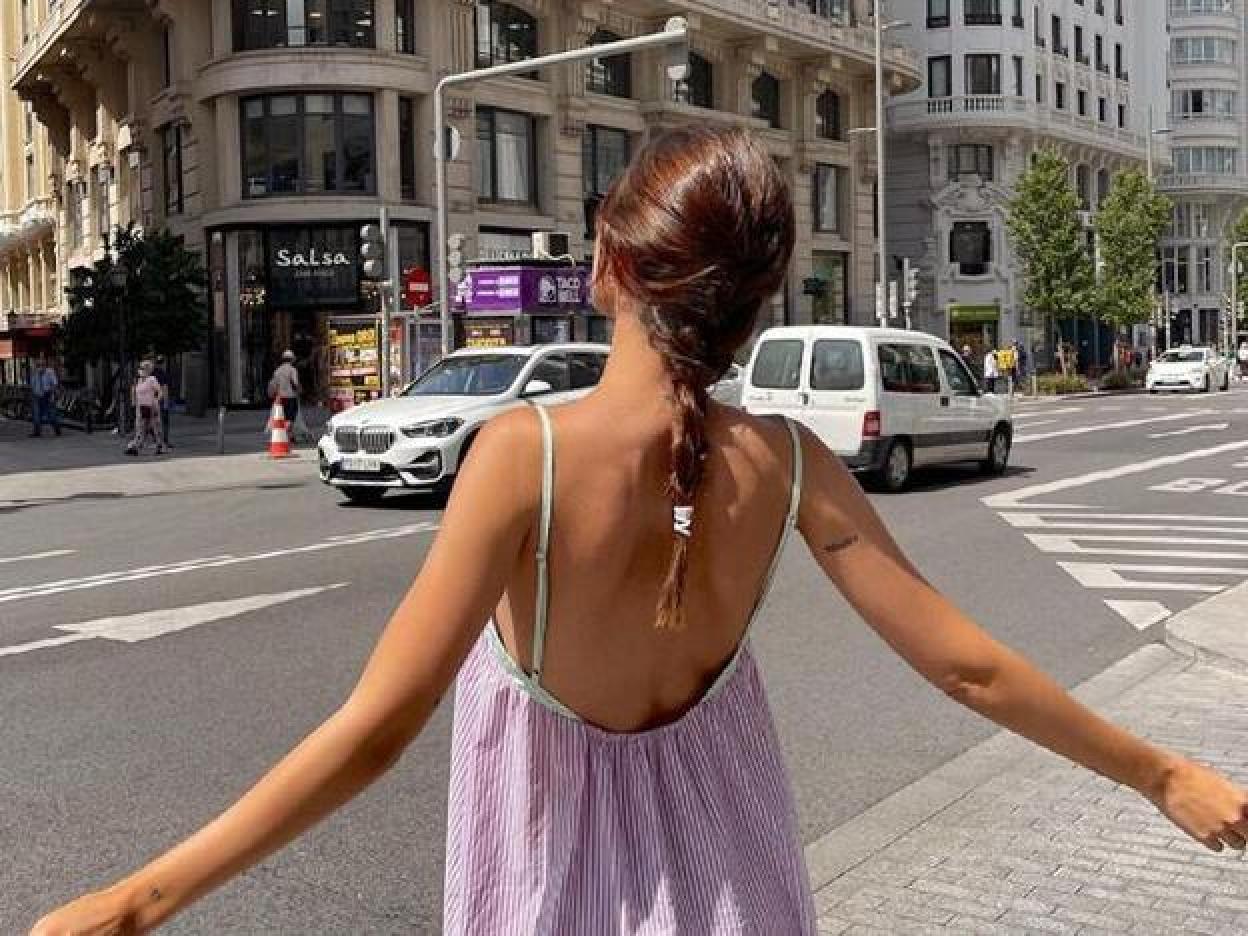 Pincha en la imagen para ver 12 mini vestidos de Pull & Bear que sientan de maravilla y ya están arrasando.