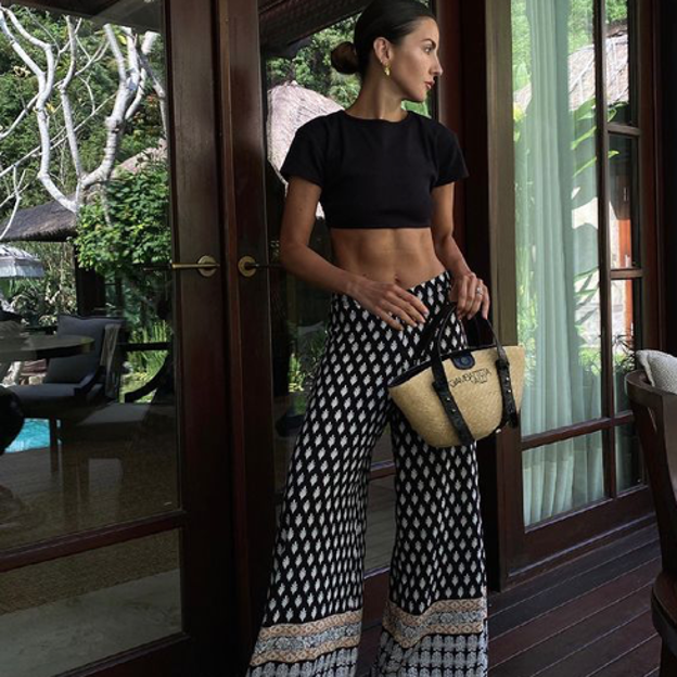 Pincha en la foto para ver 13 pantalones anchos más estilosos, cómodos, favorecedores y combinables para estar cómoda este verano.