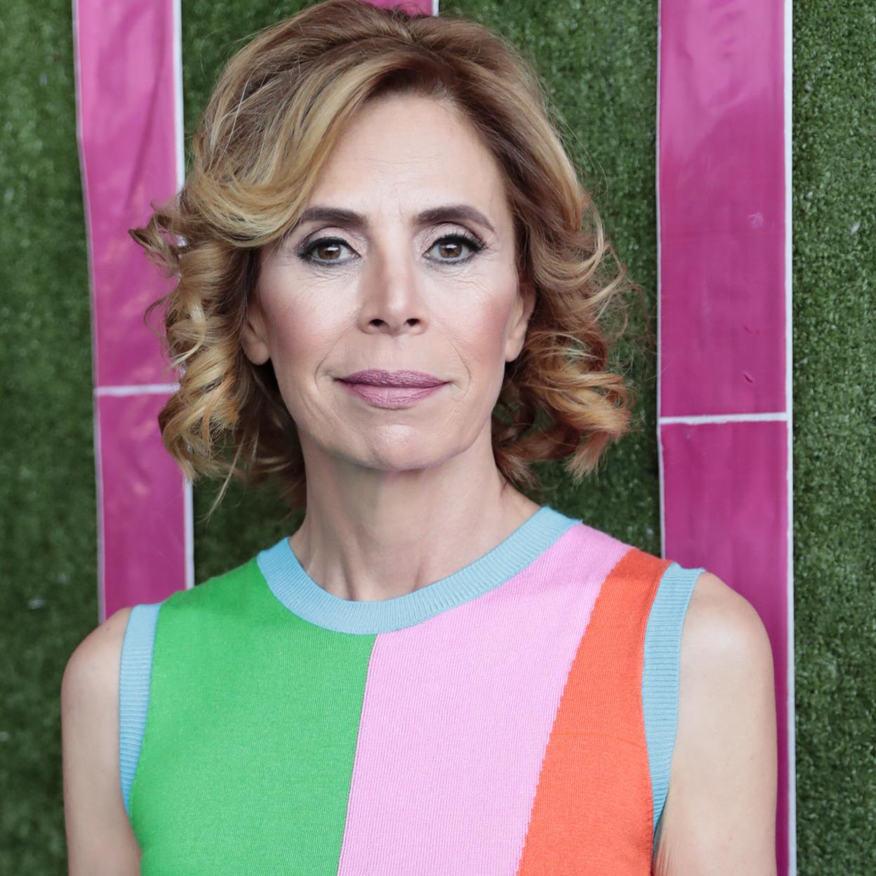 Ágatha Ruiz de la Prada luce desde hace cinco años una nueva imagen, más rejuvenecida, y ejerce de soltera de oro y personaje polémico de la via social.