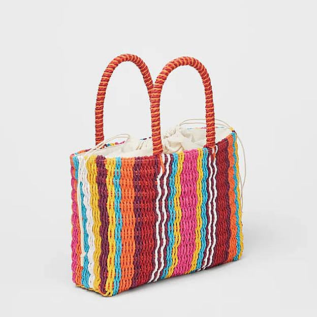 El shopper trenzado cuesta 22,95 €