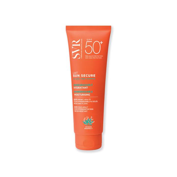 Sun Secure Lait SPF50+ de SVR es una leche fluida y cremosa especialmente indicada para pieles normales a secas. Su textura aterciopelada se funde con la piel, dejando una película hidratante y no grasa. Además, respeta el medio marino (24,50 euros).
