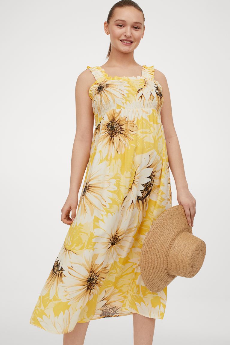 Vestido de tirantes con escote fruncido cuadrado, de H&M (29,99 €).