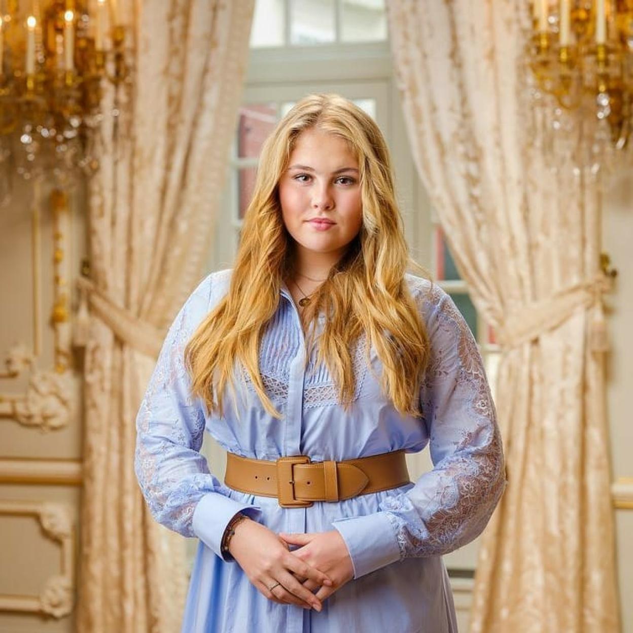 La princesa Amalia de Orange ha intentado irse de vacaciones en secreto y no le ha salido bien. Descubre sus mejores looks pinchando en la foto.