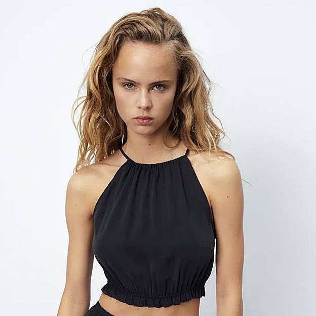 Nuestro favorito es el top negro de cuello halter