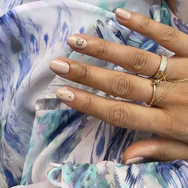 La manicura rejuvenecedora que multiplica el bronceado de Sara Carbonero.