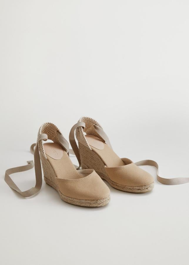 Las alpargatas clásicas nunca pasan de moda: son estilosas, quedan bien con todos tus looks de verano y son muy cómodas. Por eso están entre los 'best sellers' de Mango (39.99 euros).