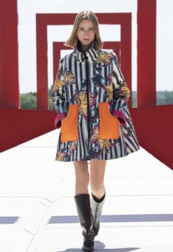 Imagen secundaria 2 - algunos detalles del desfile de Crucero 2022 de Louis Vuitton