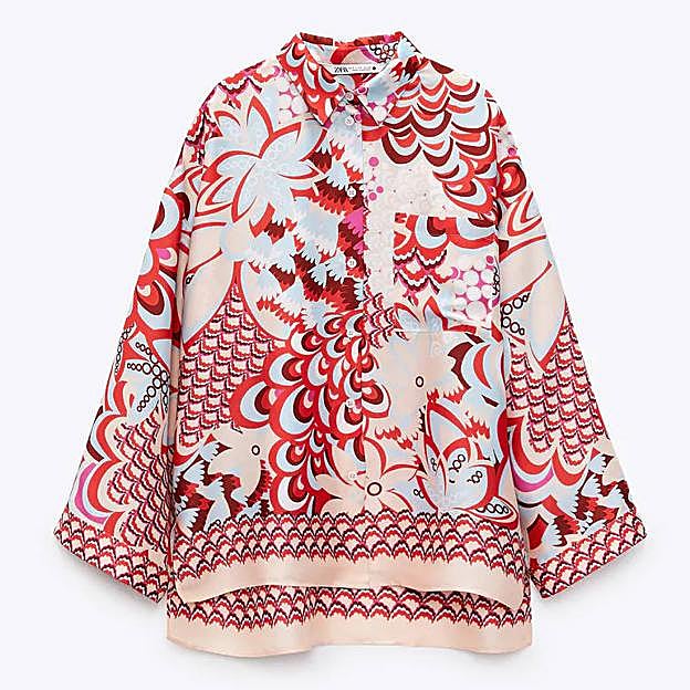 La camisa se vende junto a una pañoleta