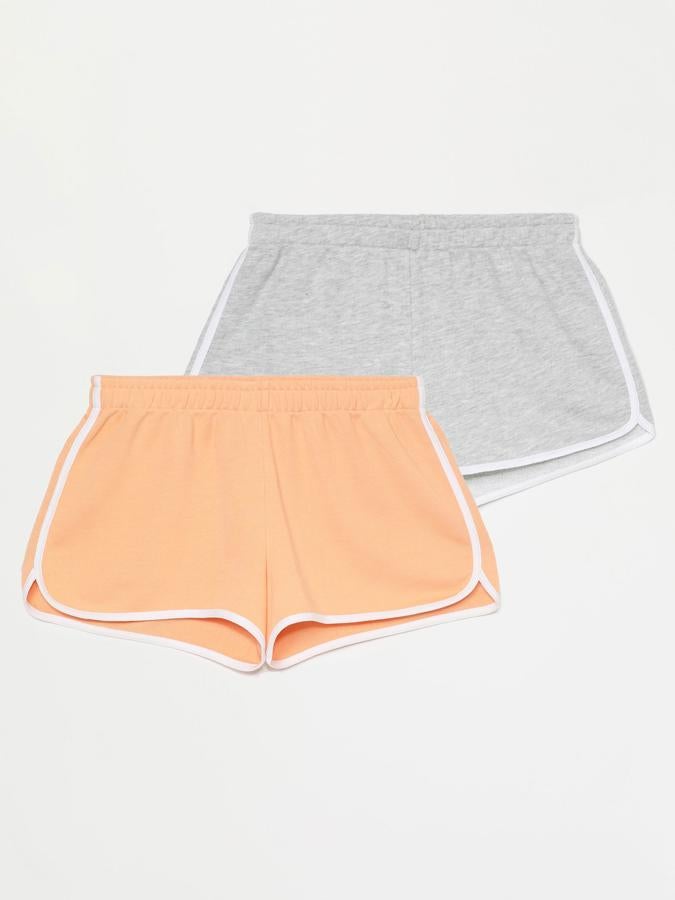 Este pack de dos shorts básicos está disponible en varios colores. De felpa y con ribete a contraste, están confeccionados en un tejido muy cómodo y tiene un precio de 7,99 euros.