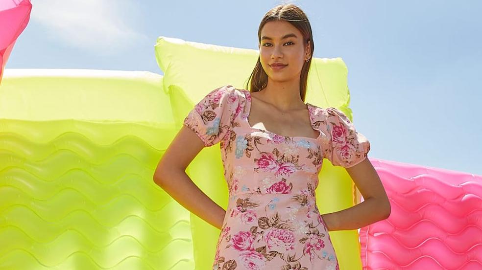 Stradivarius nos propone los mejores vestidos para este verano, y al mejor precio.