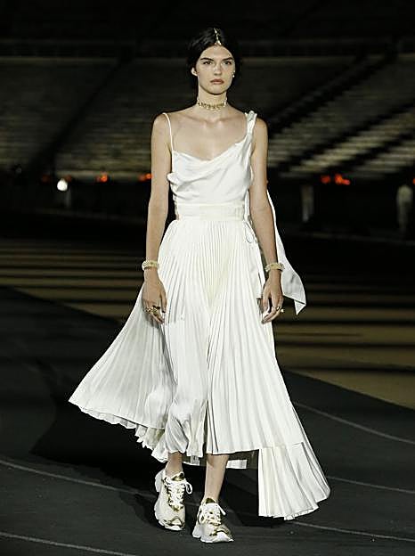 El estilo griego ha sido la gran apuesta del desfile Crucero de Dior.