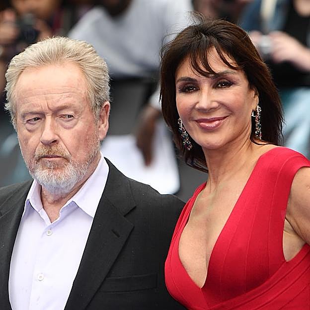 Giannina Facio, del brazo de su actual marido, el director de cine Sir Ridley Scott.