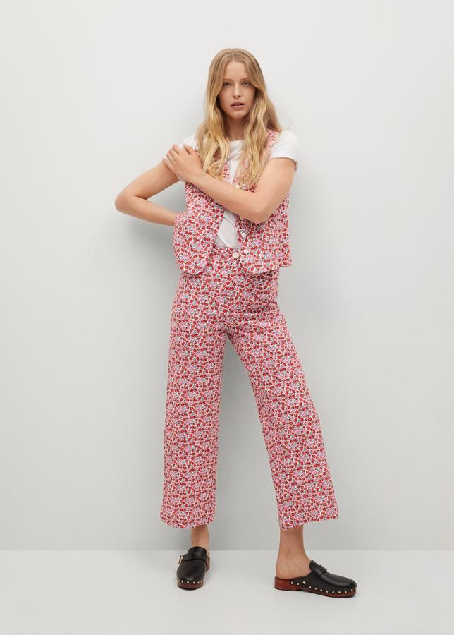 Pantalón de corte culotte con estampado de flores de Mango (29,99 euros)