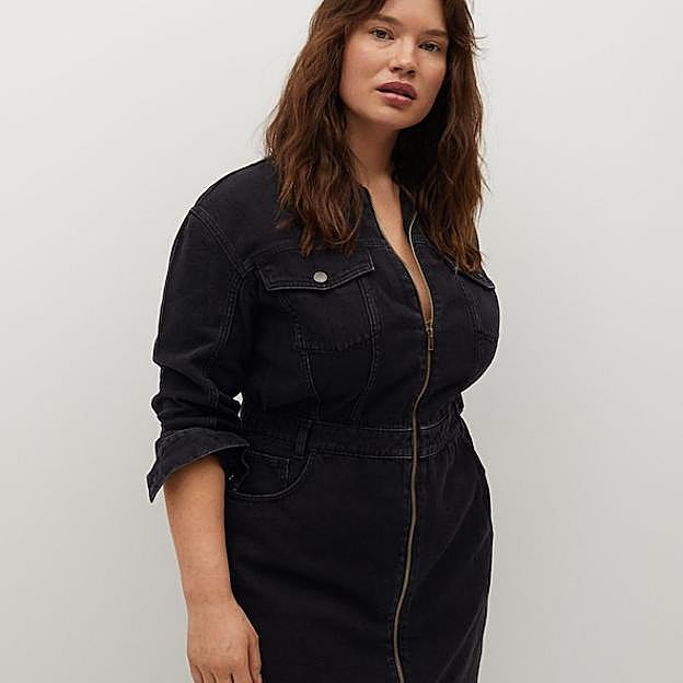 Vestido vaquero cortoen denim oscuro de las tallas grandes de Violeta.