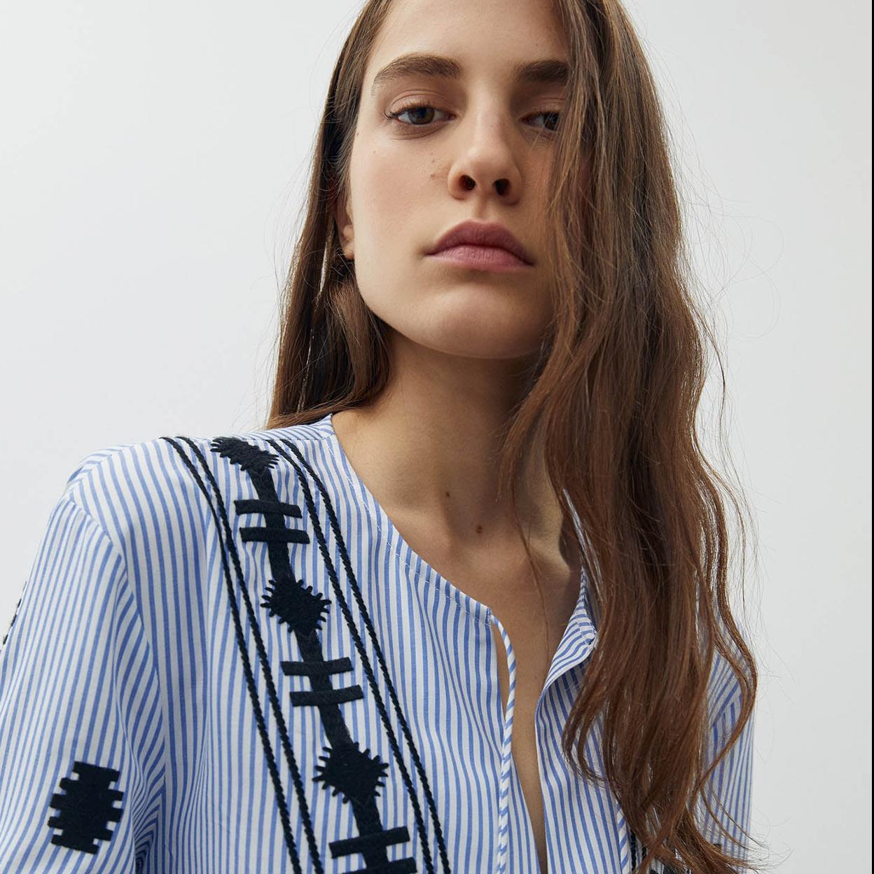 Pincha en la imagen para descubrir las 15 prendas más bonitas de las rebajas de Sfera que ya se están agotando.