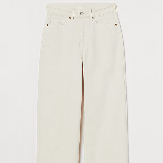 Pantalón vaquero color crema de la nueva colección de H&M.