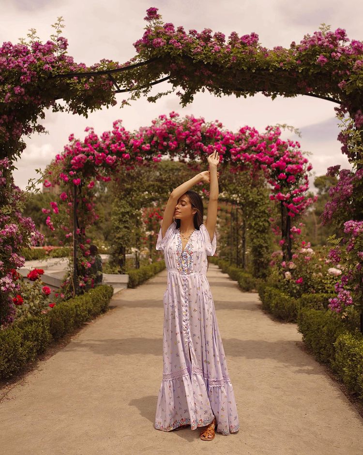 María Fernández Rubíes derrocha feminidad y romanticismo con este maxi vestido de inspiración boho de la firma australiana Jaase.