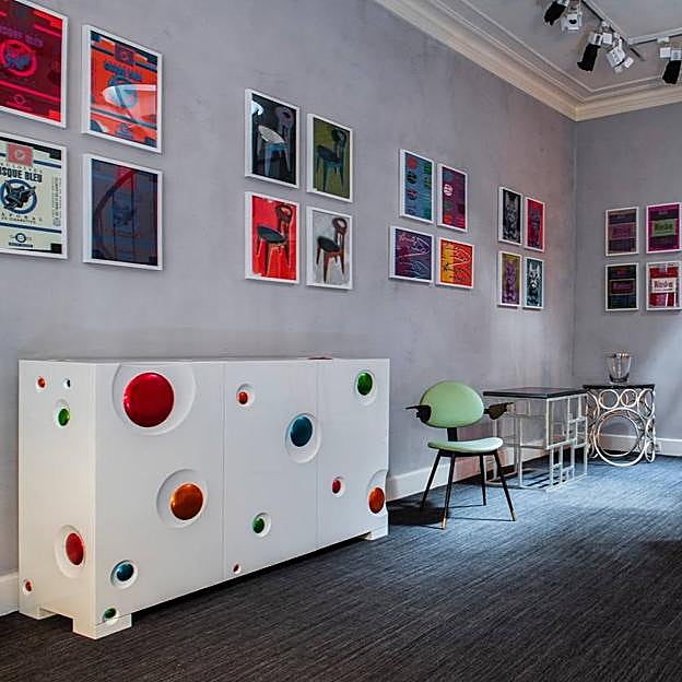 Galerie du Passage Pierre Passebon tiene muebles y objetos del siglo XX y XXI