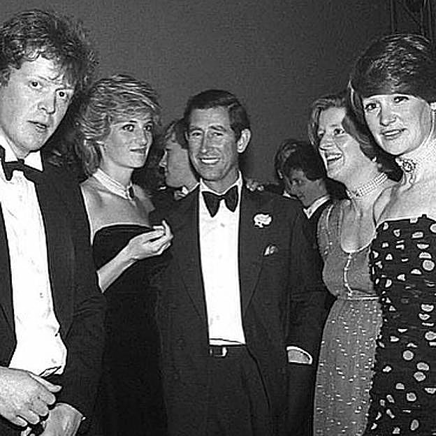 Diana de Gales en un evento con su marido, su hermano Earl y sus hermanas.