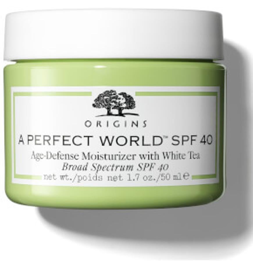 Esta crema hidratante con té blanco tiene propiedades antienvejecimiento, 40 FPS y sus antioxidantes ayudan a calmar la irritación.