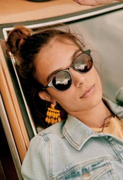 Imagen secundaria 2 - Sézane lanza su primera colección de gafas de sol