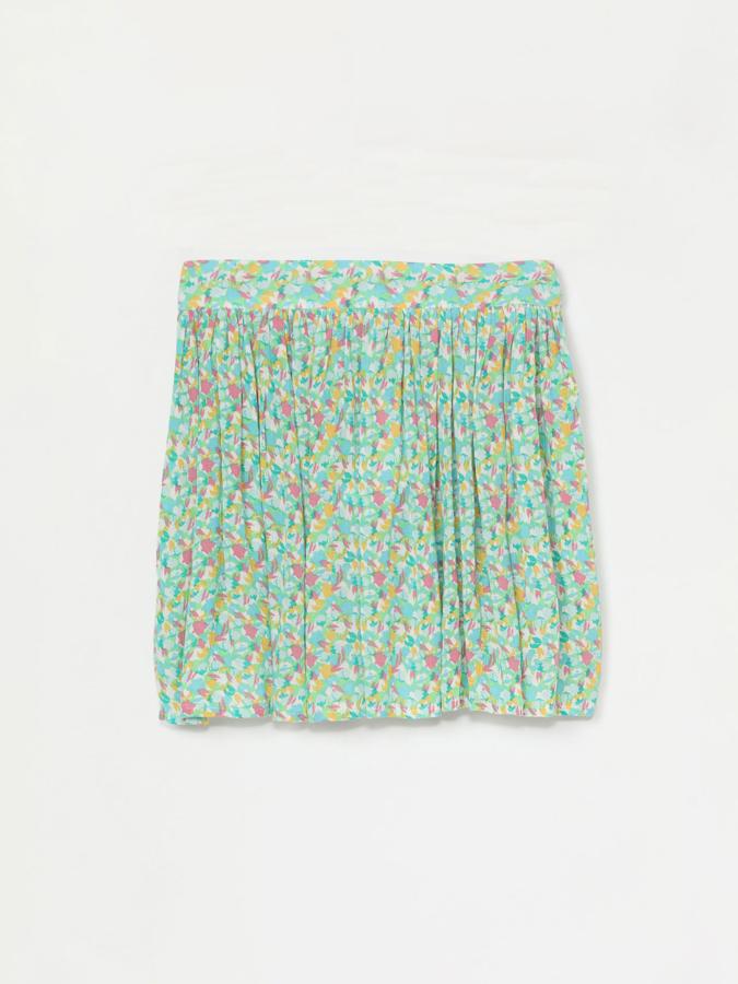 En color turquesa y con pequeñas flores estampadas, esta falda corta fluida con cintura elástica tiene un precio rebajado de 7,99 euros (antes 9,99 euros).