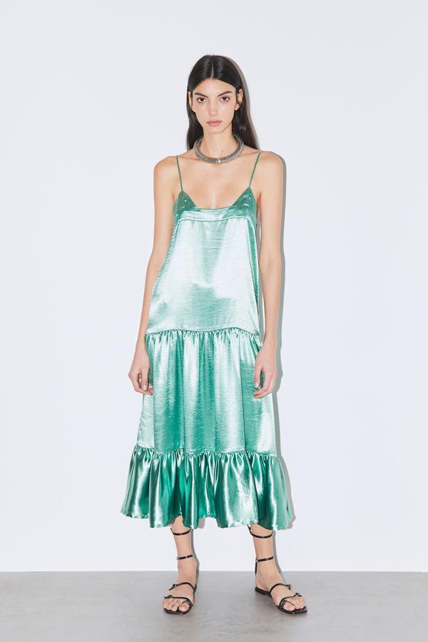 Vestido aguamarina satinado de tirantes (rebajado de 49,99 a 29,99 euros).