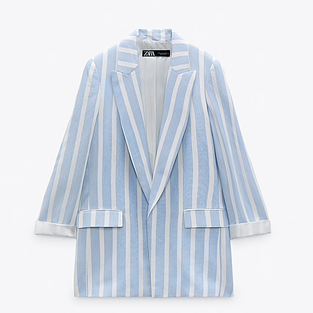 Americana de lino a rayas blancas y azules de Zara.