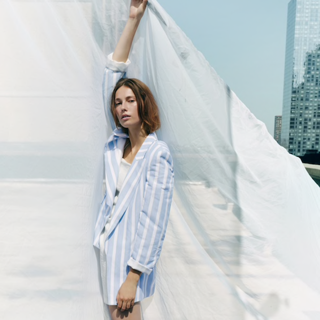 Pincha en la foto para ver 12 blazers de las rebajas de Zara son tan bonitas y prácticas que querrás usarlas todo el año.