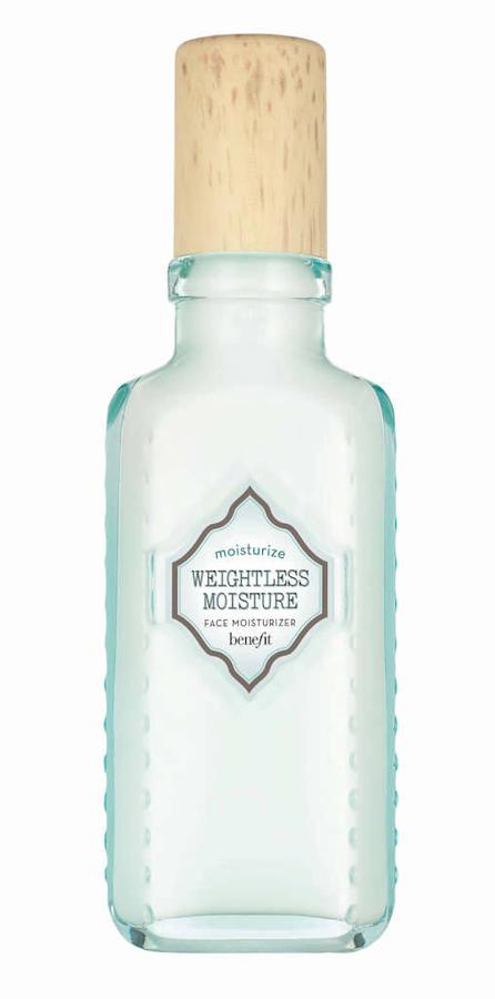 Crema ligera con protección SPF15 que proporciona hidratación durante 24 horas. Tras su aplicación la piel la absorbe de manera rápida aportando suavidad gracias a su acabado sedoso. (41,99 euros).