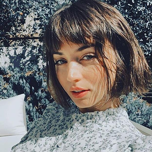 Ana de armas con flequillo abierto
