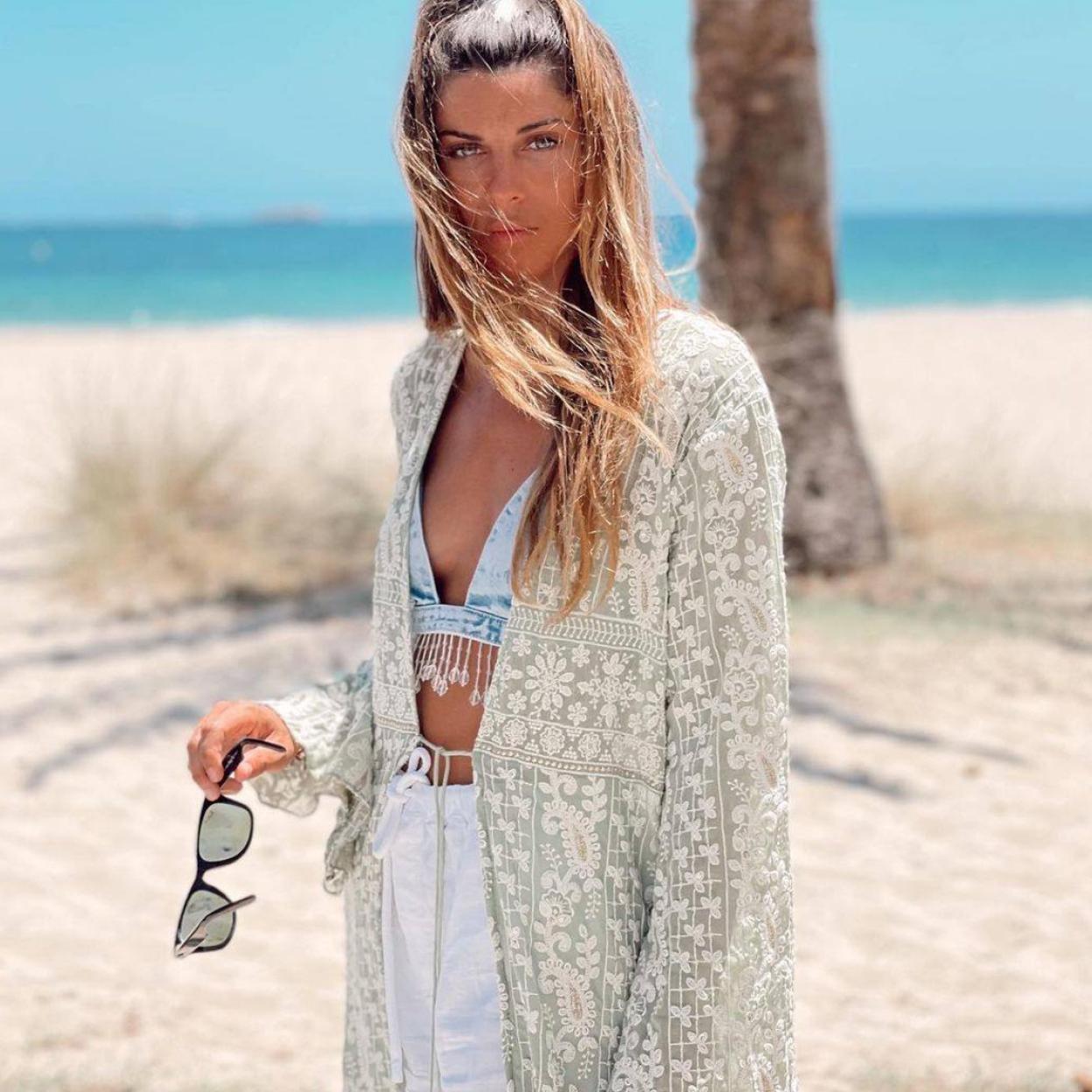 Pincha en la foto para ver nueve vestidos playeros que van a hacer que cojas las vacaciones con más ganas