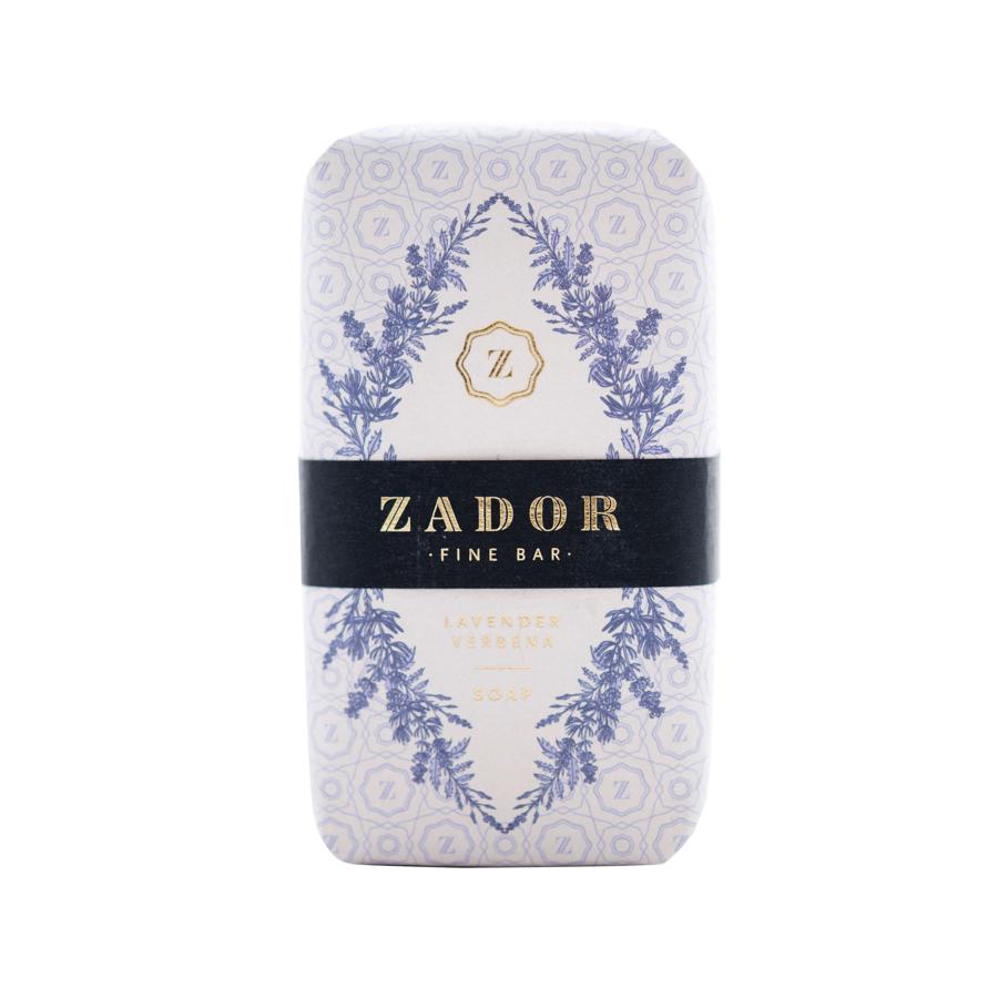 Lavender & Verbena de Zador es un jabón ideal y sumamente calmante que ofrece beneficios más allá de la limpieza, porque nutre y protege la piel, y es perfecto para ser usado sobre pieles irritadas o sensibles (12 euros).