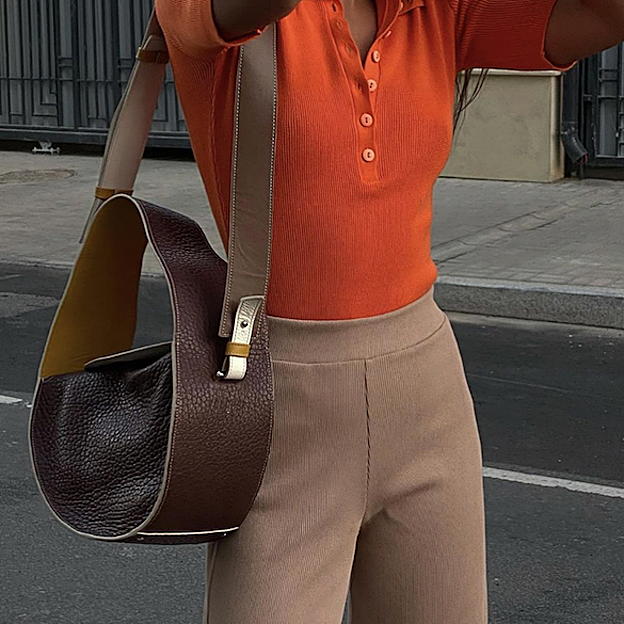 Detalle de la combinación de color de este look de punto que arrasa en Instagram.