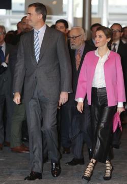 Imagen secundaria 2 - Letizia en ARCO 2019, en 2018 y en 2016.