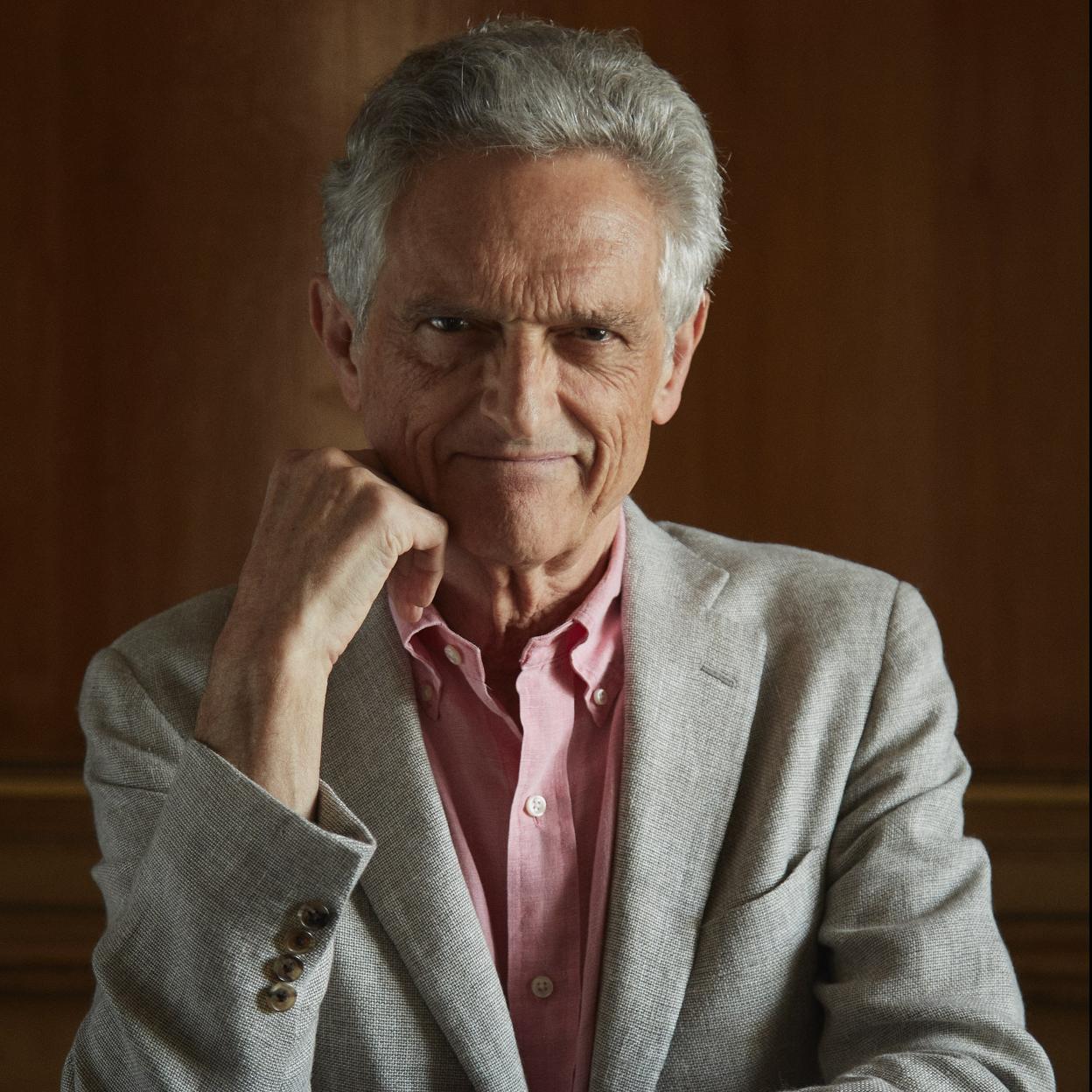 El psiquiatra Luis Rojas Marcos nos explica cómo superar los efectos adversos de la pandemia en nuestra mente. Si quieres ver los famosos cuyas relaciones penden de un hilo por culpa del COVID, pincha en la imagen.