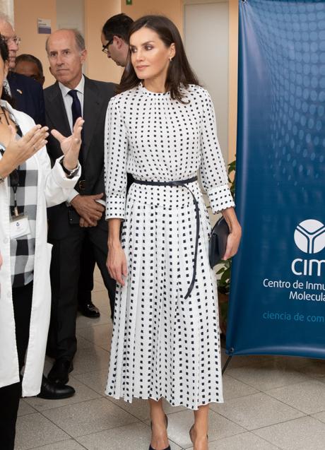 Imagen - Letizia en Cuba con un look de lunares. / GTRES