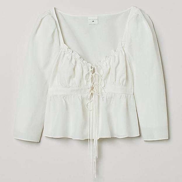 La blusa se ha convertido en uno de los grandes éxitos de la temporada