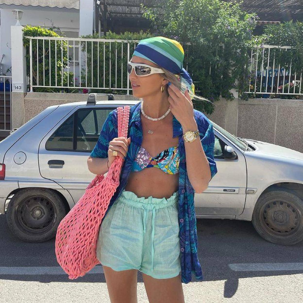 Pincha aquí para ver ¡Pon un pañuelo en tu vida! 10 modelos multiusos para alegrar tus looks: del cuello al pelo en menos de un minuto