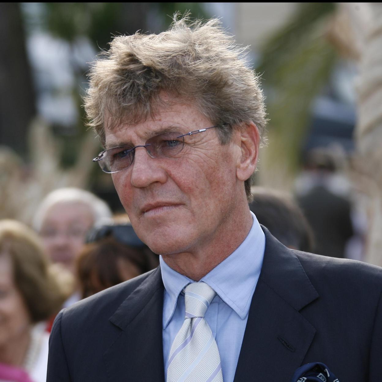 Ernesto de Hannover ha acudido a un centro médico ha hacerse una cura détox. Si quieres ver los mejores looks de su mujer Carolina de Mónaco, pincha en la foto.