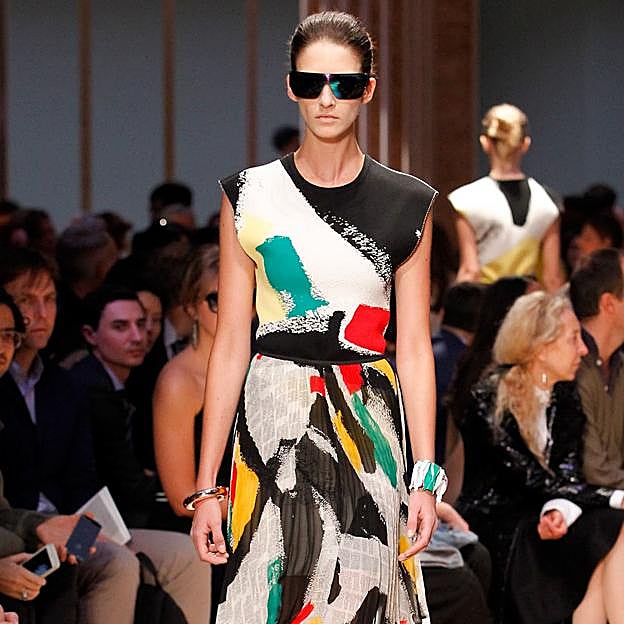 Imagen principal - El esperado regreso de Phoebe Philo a la moda ya es un hecho