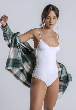 Imagen secundaria 2 - Estos bañadores y bikinis con protección solar son &#039;made in Spain&#039; y son tan bonitos que podrás usarlos a diario con tus looks de verano