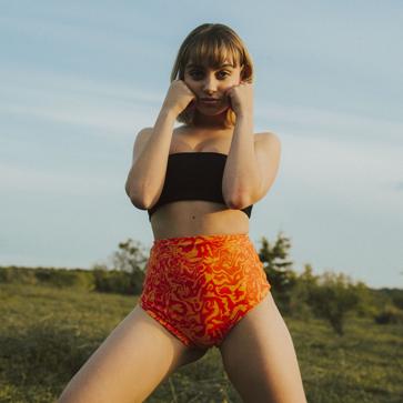 Imagen secundaria 1 - Estos bañadores y bikinis con protección solar son &#039;made in Spain&#039; y son tan bonitos que podrás usarlos a diario con tus looks de verano