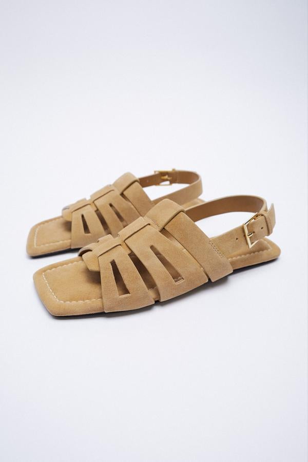 Sandalias de ante color caramelo de Zara (45,99 euros)